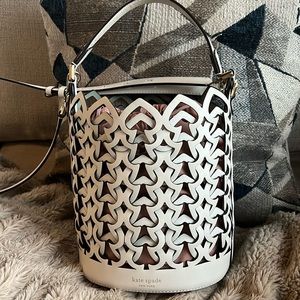 Kate Spade 💝♠️Dorie Bucket bag - Woven leather w/ Dust bag